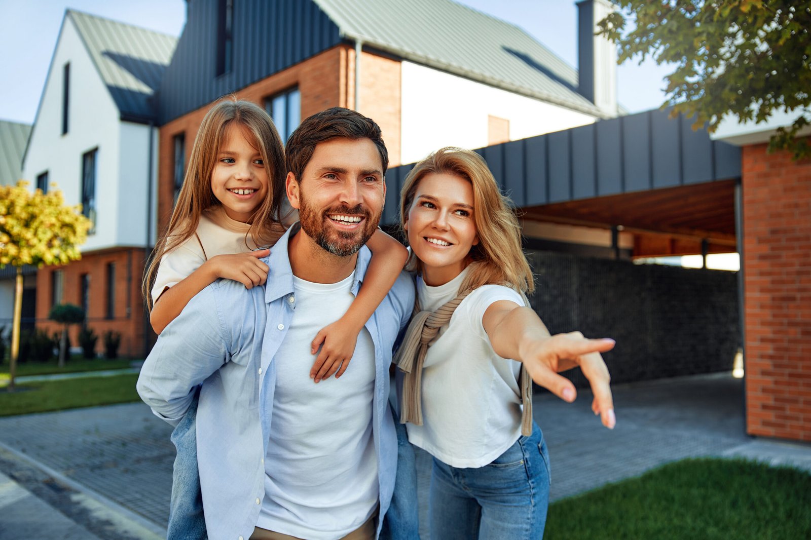 Happy Florida family in front of their home, insured by iInsure